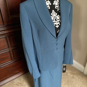 NWT Le Suit 2pc Suit Set Slate Blue Dog Show